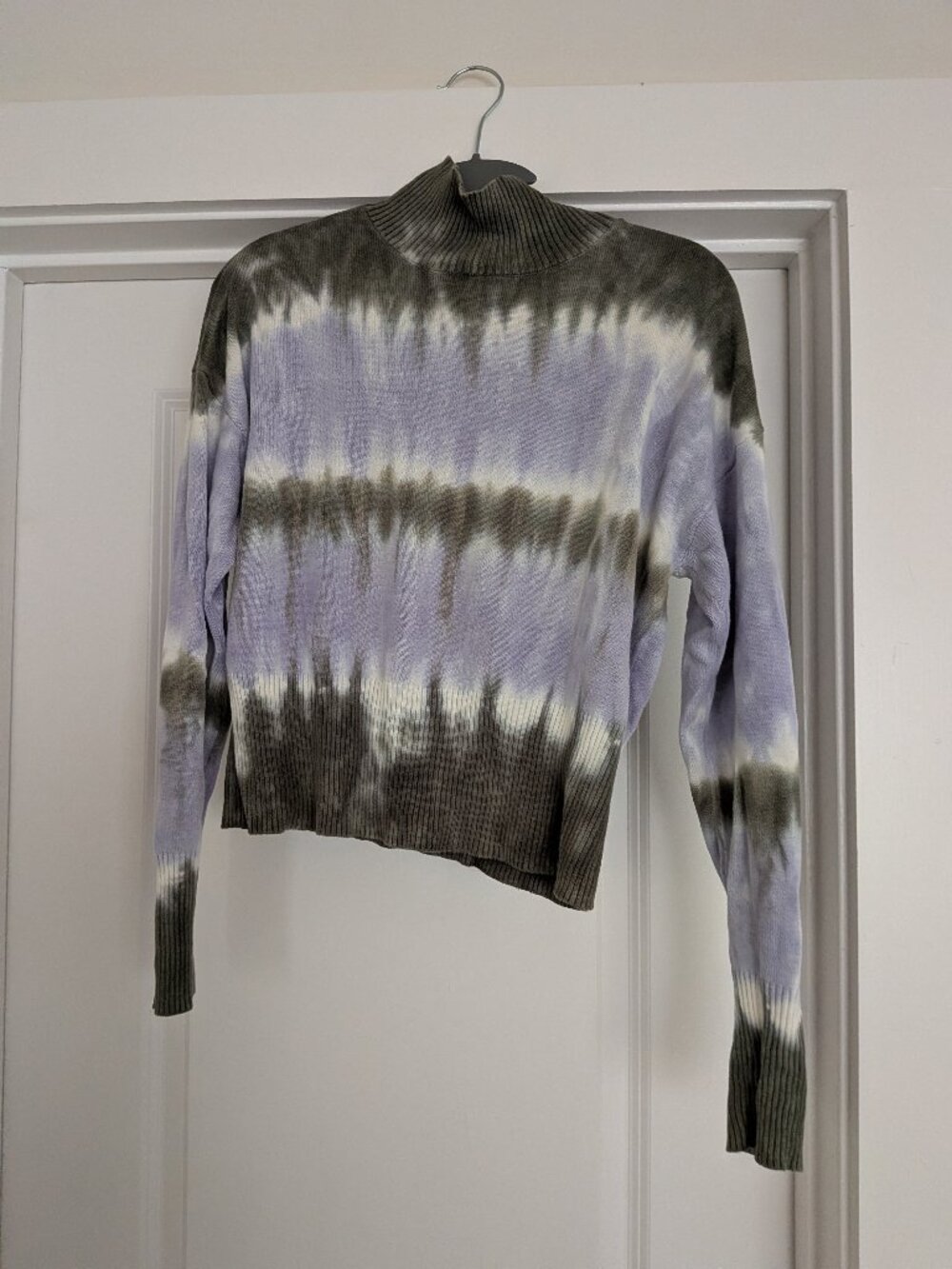 Tie-dye knit long sleeve sweater with turtleneck